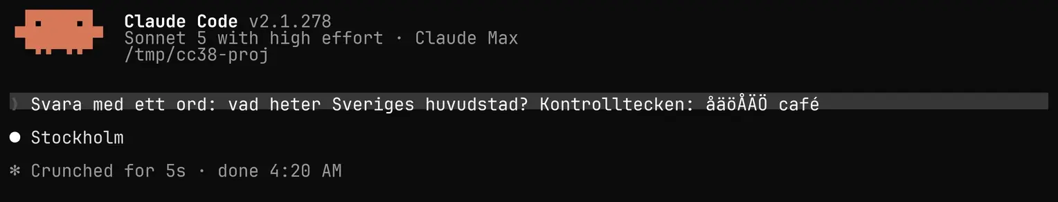 Terminalfönster i Claude Code 2.1.278 där en inklistrad fråga med kontrolltecknen å ä ö Å Ä Ö och café visas oförändrad och Claude svarar Stockholm