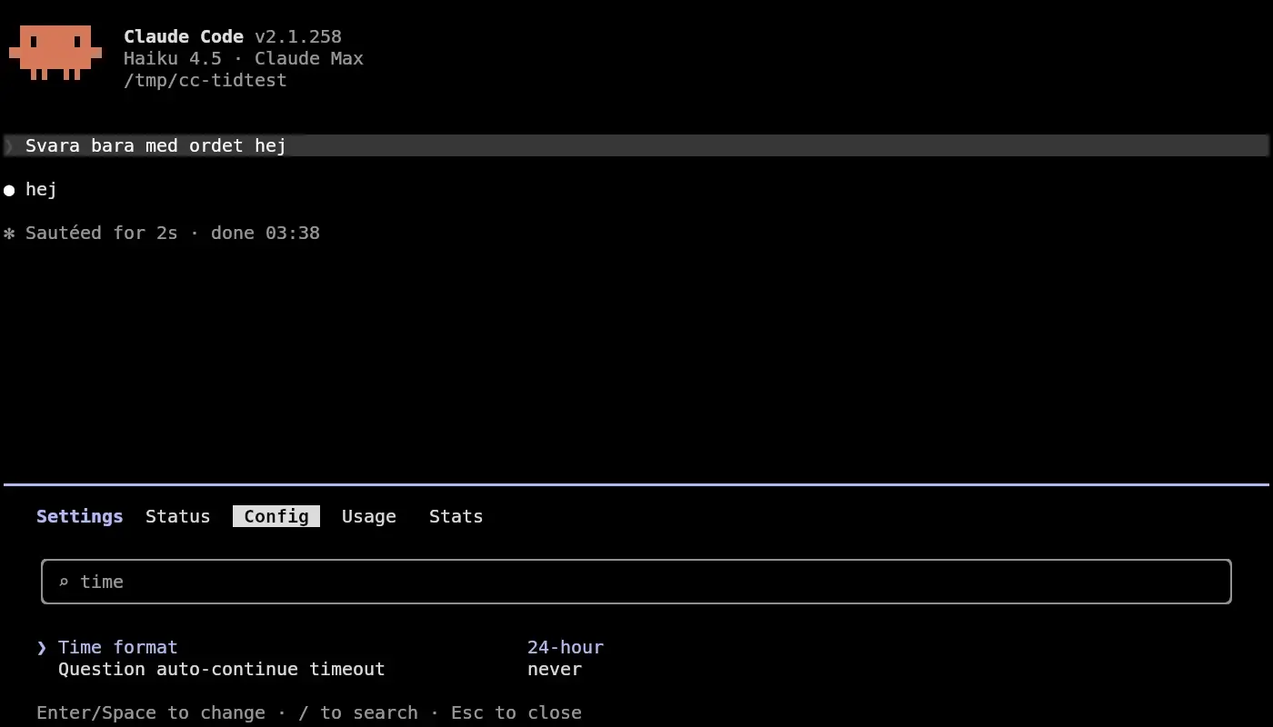 Skärmbild av /config i Claude Code 2.1.258 med fliken Config, sökfältet time och raden Time format satt till 24-hour